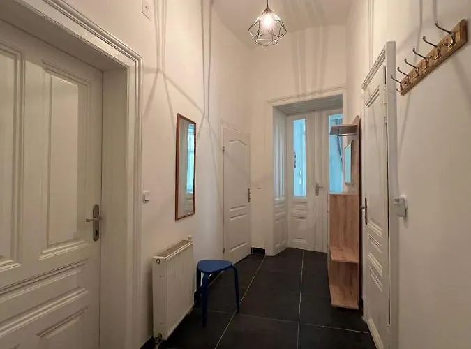 Centrally-located Authentic * Vienna