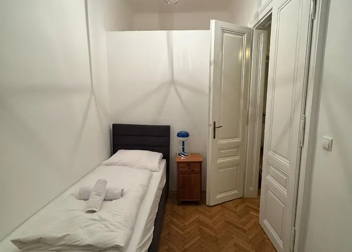 Apartment Centrally-located Authentic *