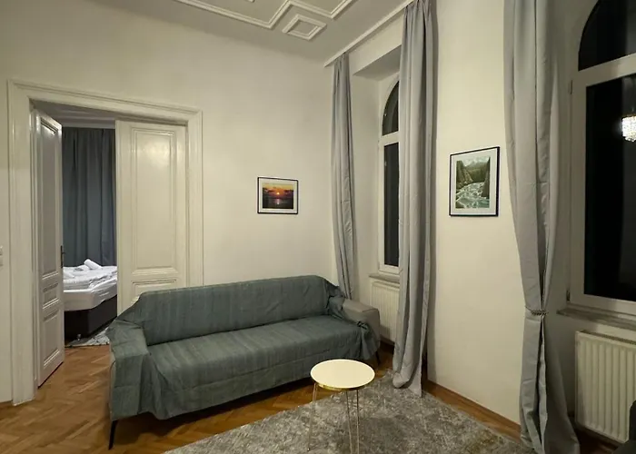 Apartment Centrally-located Authentic